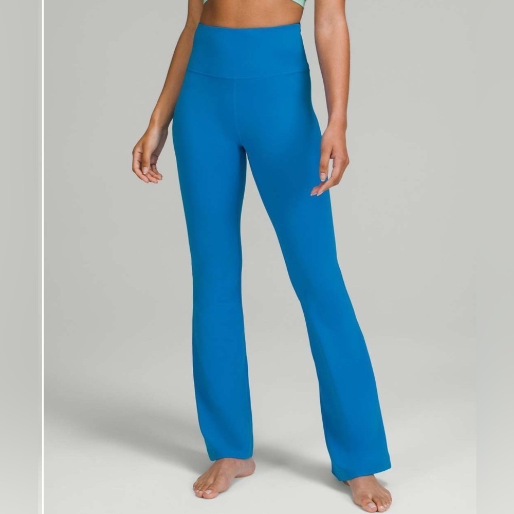 Lululemon 💎 Groove Super-High-Rise Flared Pant *Nulu
Poolside size 8
